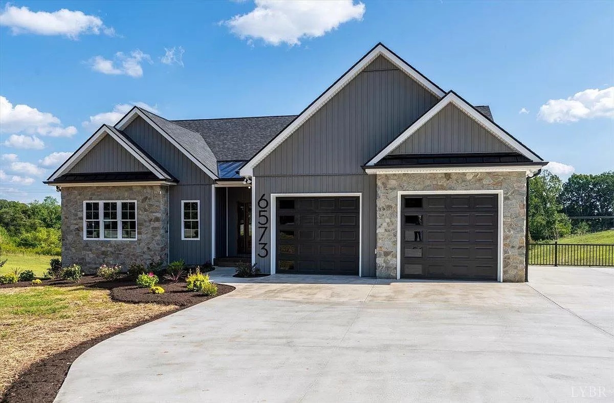 Garage Door Service - Star City Garage Doors - Roanoke, Lynchburg, Smith Mountain Lake VA