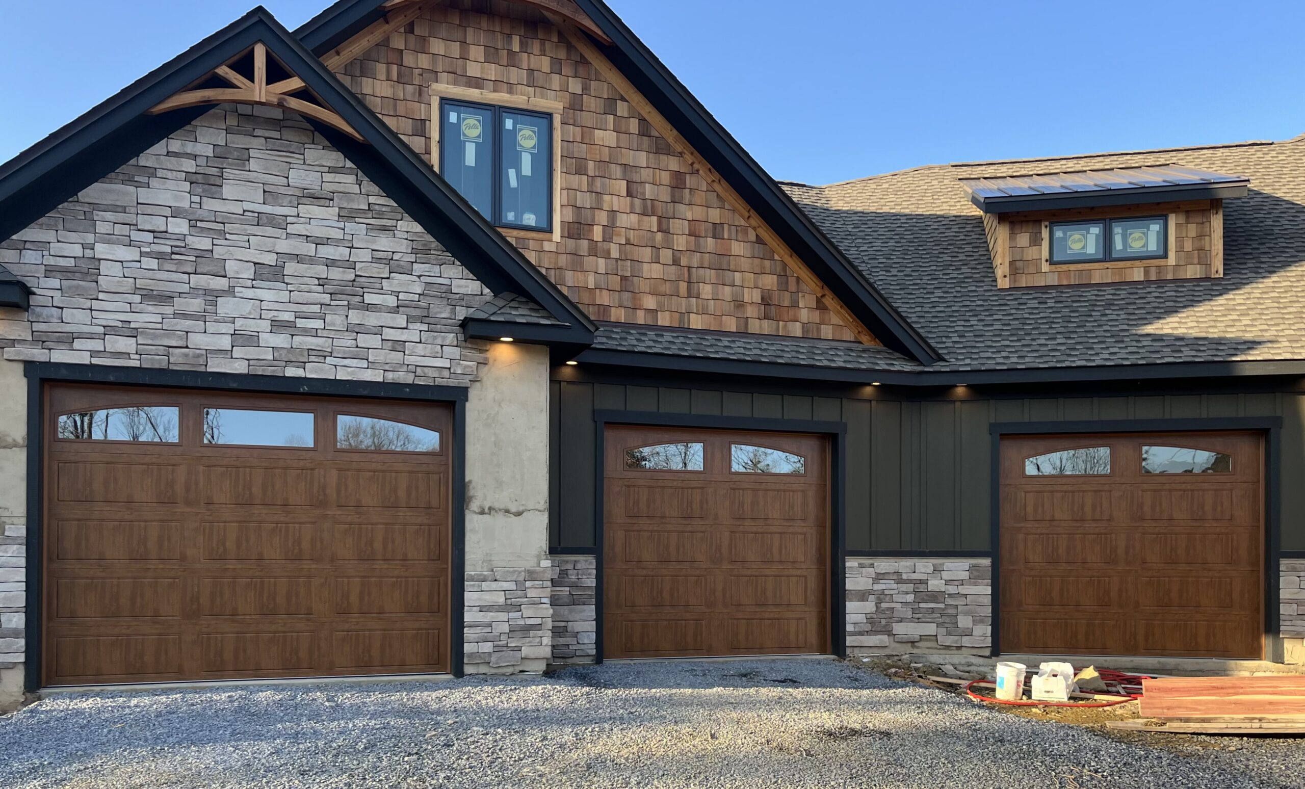 Clopay-Modern-Steel-Fincastle